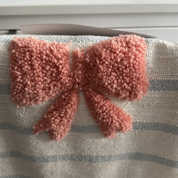 Rachel Zoe | Tufted Bows Oversized Decorative Throw w/Tassels | 50x 70 NWT - Picture 3 of 5